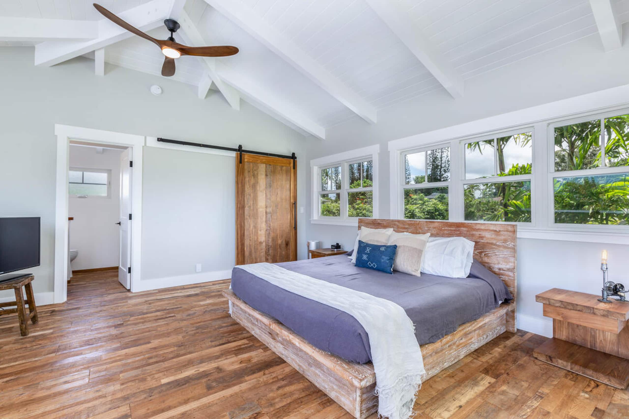 Home in Princeville · ★4.98 · 3 bedrooms · 4 beds · 3 baths - Image 11