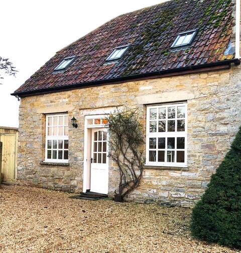 Rose Cottage, sleeps 4 with own hot tub, 5 star