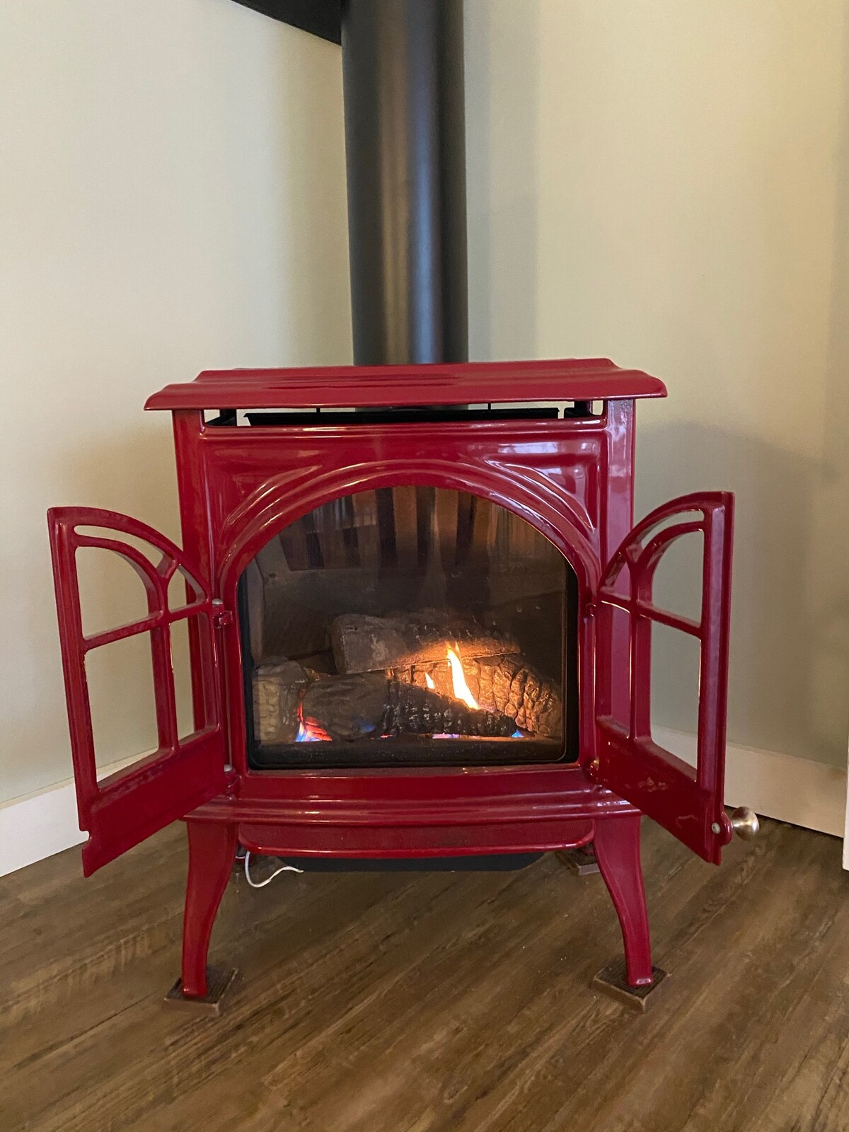 Successful Airbnb property: “The Pink Cottage” in Historic South Yarmouth in South Yarmouth
