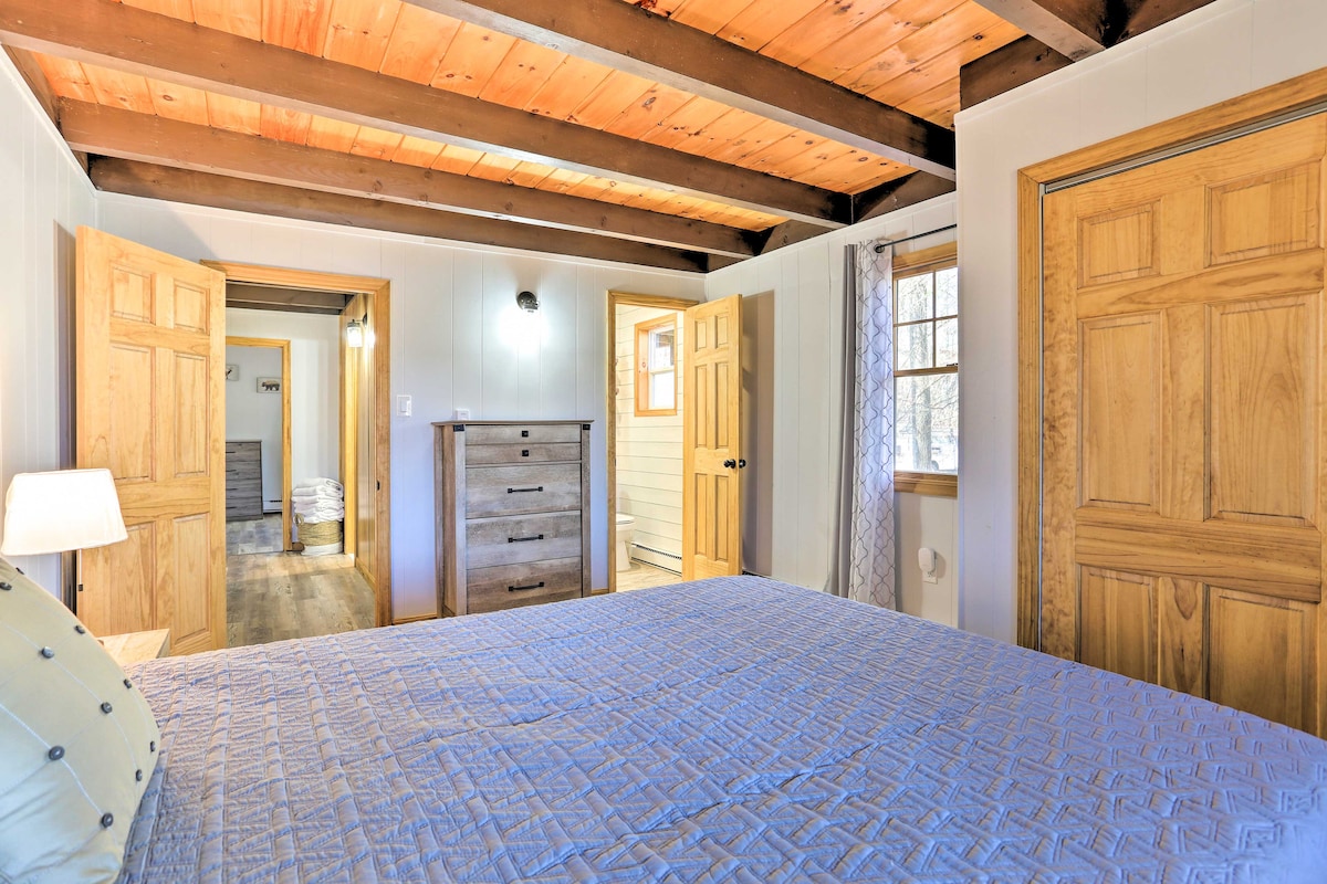 ห้องนอนใหญ่พร้อมห้องน้ำเต็มรูปแบบ