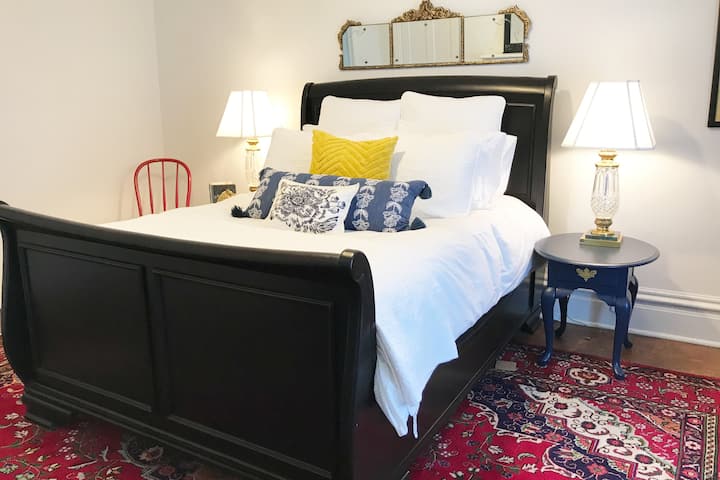 Dormitorio 3: cama tamaño queen para trineos.