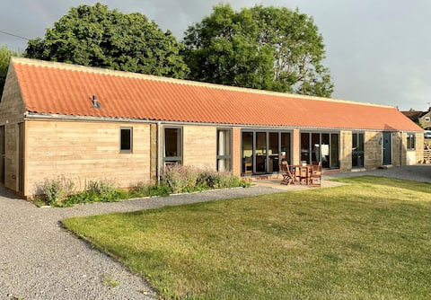 Peaceful Country Cottage - Walker’s Paradise