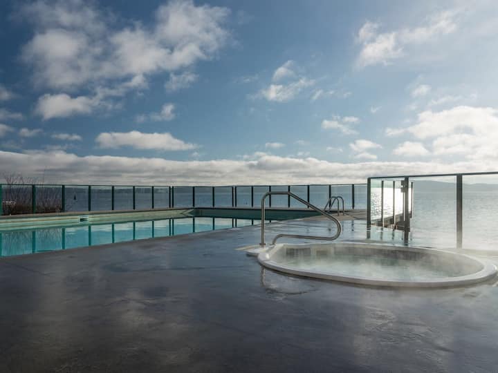 Inn of the Sea 2.0! Modern and well appointed! Condominiums for Rent