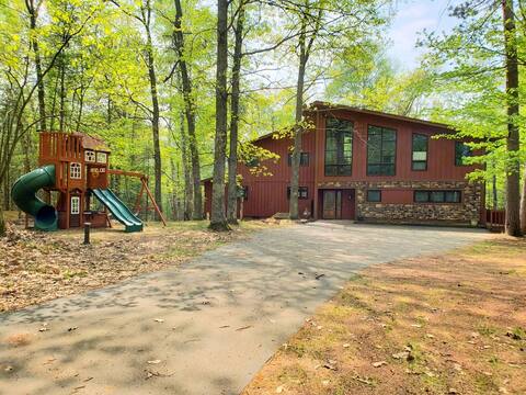 B Family at the Lake Cabin with hot tub and sauna
