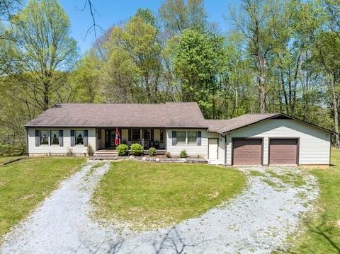 Secluded Lodge Overlooking River - $0 Cleaning Fee