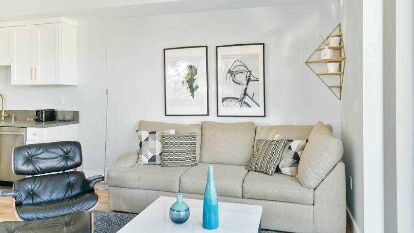 Luxury hilltop home with majestic views gallery image 5