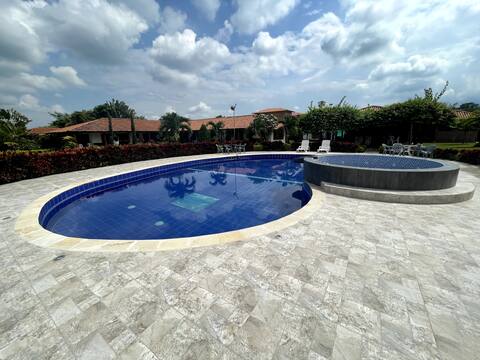 Beautiful Finca Condominio Campestre en Santa Elena