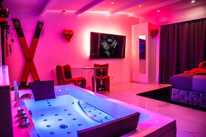 Mr. GREY ♡ Secret Suite ♡ JACUZZI ♡ - Guest suites for Rent in 