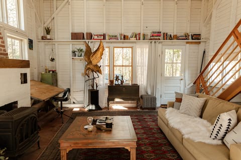 True Artist Loft, 5 minutes to downtown Mystic