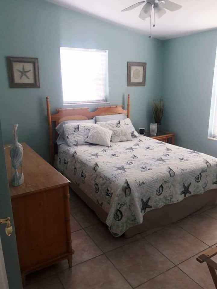 2do dormitorio con cama queen size