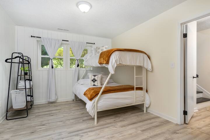 Grand Cozy Cottage gallery image 3