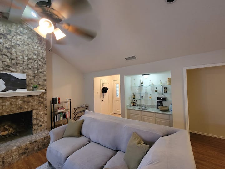 Quiet Home Near Addison, Carrolton, Dallas, Plano - Carrollton, TX