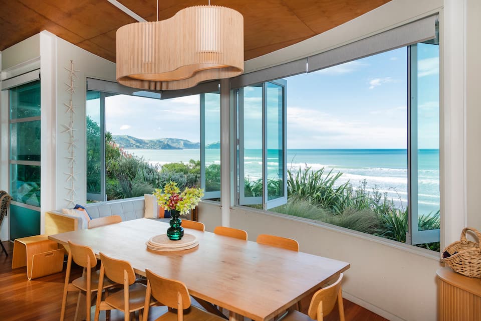 A glass beach house on Wainui Beach, Wainui Beach, Gisborne, New Zealand, photo 6 of 10