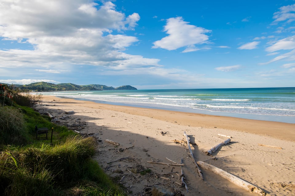 A glass beach house on Wainui Beach, Wainui Beach, Gisborne, New Zealand, photo 10 of 10