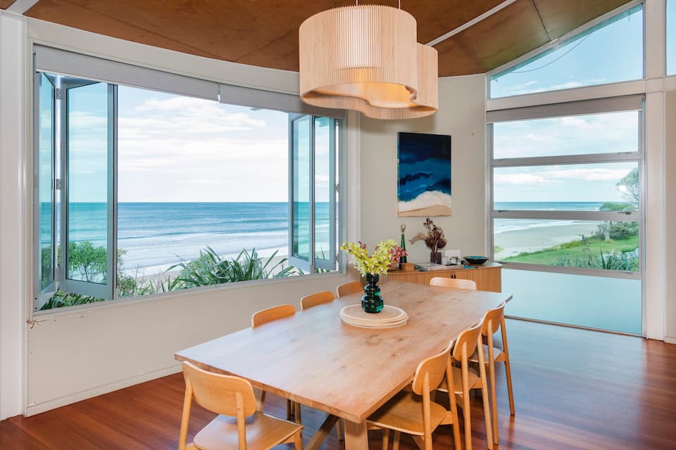 A glass beach house on Wainui Beach, Wainui Beach, Gisborne, New Zealand, photo 4 of 10