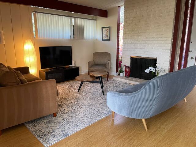 Single family home near Stanford, G@@gle, F@ceb@@k gallery image 3