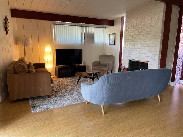 Single family home near Stanford, G@@gle, F@ceb@@k gallery image 2