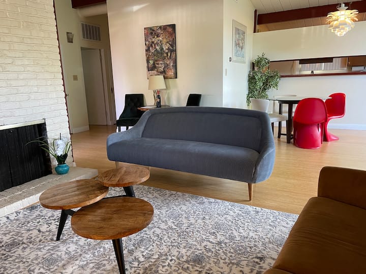 Single family home near Stanford, Ggle, Fcebk Houses for Rent in