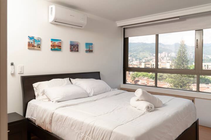 Main Room Queen size bed with a beautiful City view very spacious and fresh. The apartment is located in the 5th floor, it has big windows is very fresh and AC. 55" TV.