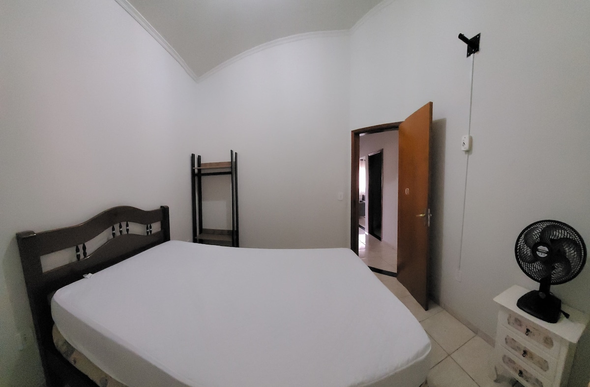 Спалня 03:
01 Двойно легло
01 Вентилатор на масата