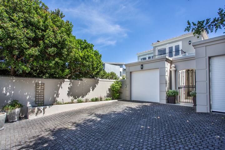 Hout Bay, Ocean Views, Pool, Fast Internet gallery image 5