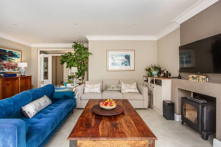 Hout Bay, Ocean Views, Pool, Fast Internet gallery image 2