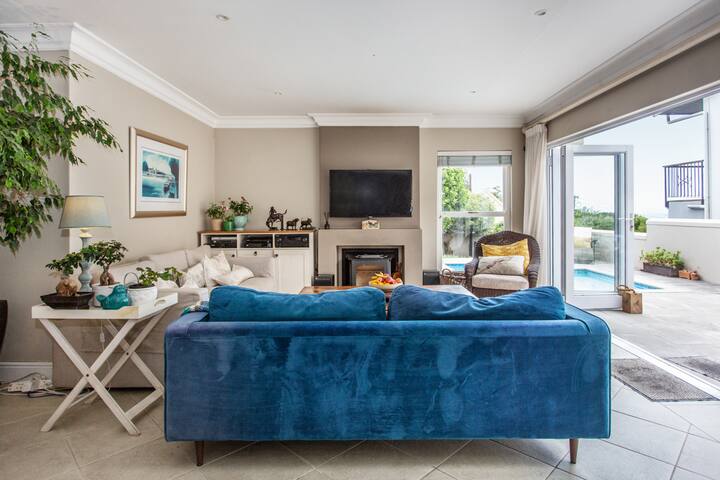 Hout Bay, Ocean Views, Pool, Fast Internet gallery image 3