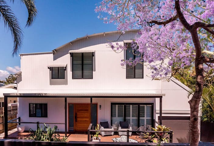 Sunshine Beach – Coastal Family Home! Private Pool