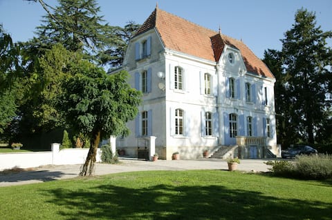 Maison de Maître – La Ressegue with pool