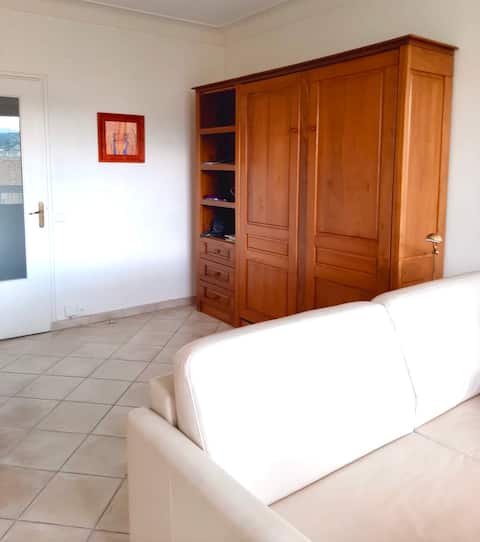Top Airbnb: Superb bright studio, peaceful, Carré d’Or Nice à Rue De France