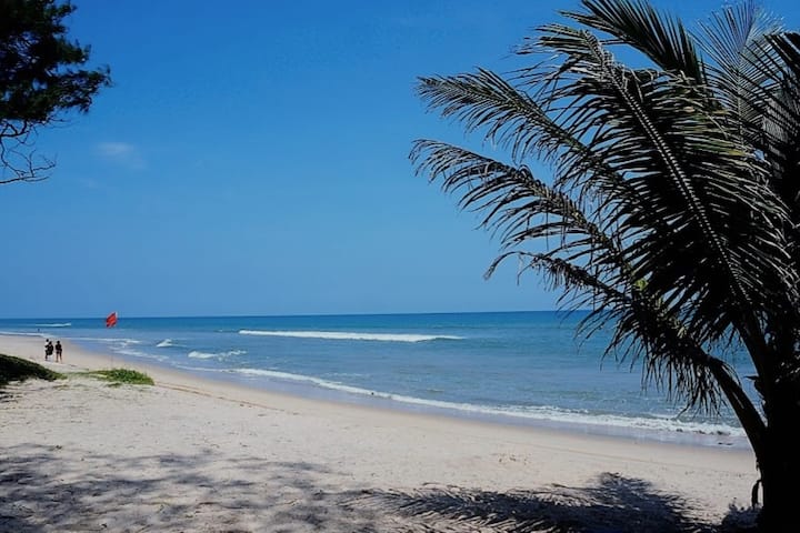 Nearby Fatrade Beach (1.4 Km/10-Minute Walkable Distance)