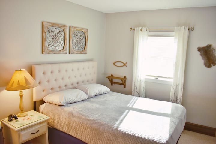 New headboard.  Sheets and blanket washed after every guest.  No concerns about comforters being reused.