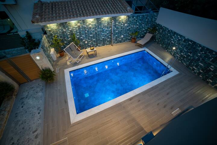 Thomas Villa Hersonissos – Private Pool – Sleeps 7