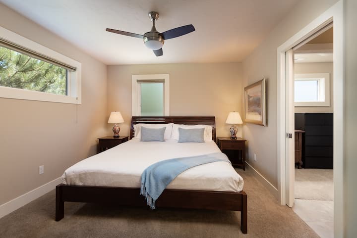 2 - ра спалня с суперголямо двойно легло и самостоятелна баня