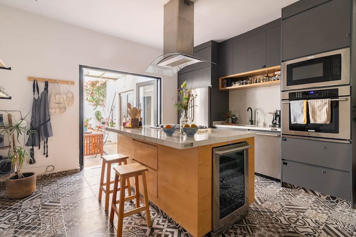 Best location in Condesa: AC, patio, great kitchen