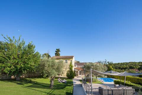 Art Villa Sis with Pool and Hot Tub