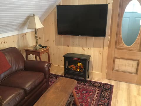 Top performing Airbnb: Private escape located in the mountains of Maine in Bethel / Sunday River