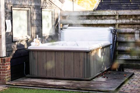 Holiday house with Jacuzzi and sauna on the Veluwe