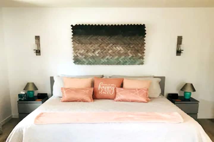 Sleep soundly in a king Tuft & Needle bed at our Sedona Airbnb. Plush pillows, cozy linens & restful nights await after exploring red rock trails, galleries & dining nearby.