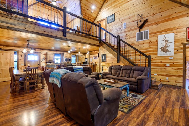 Whitetail Ridge Has Unbelievable Views Overlooking Beavers Bend State Park - Broken Bow, OK