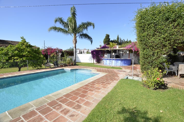 Villa Moderna Sulla Spiaggia, Grande Piscina Privata, Barbecue, Molti Fiori Molto Tranquilli. - Almuñécar