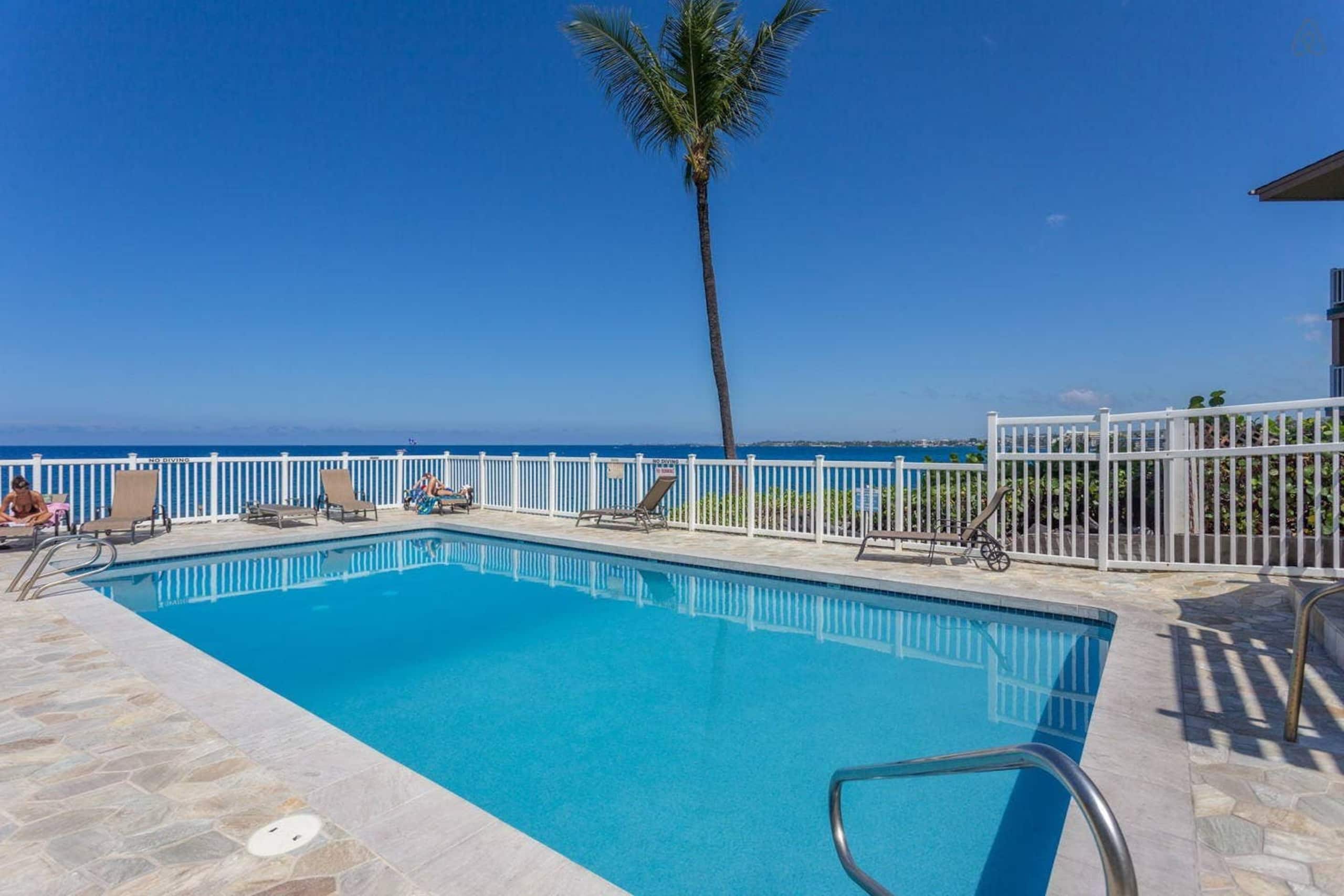 Condo in Kailua-Kona · ★4.82 · 1 bedroom · 3 beds · 1 bath - Image 10