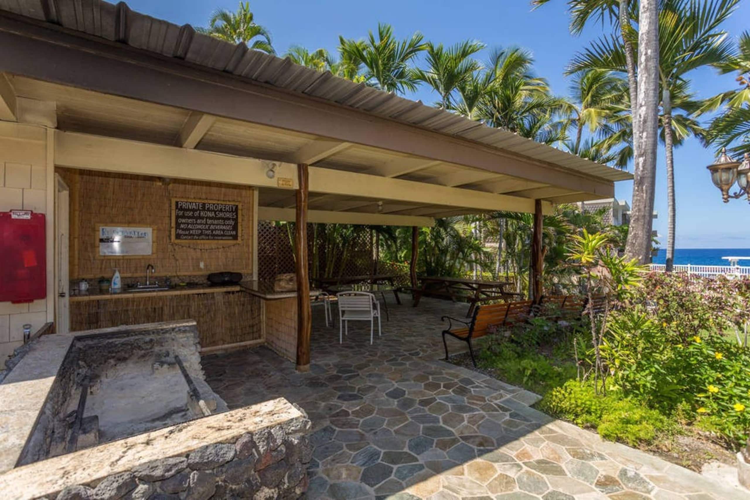 Condo in Kailua-Kona · ★4.82 · 1 bedroom · 3 beds · 1 bath - Image 5