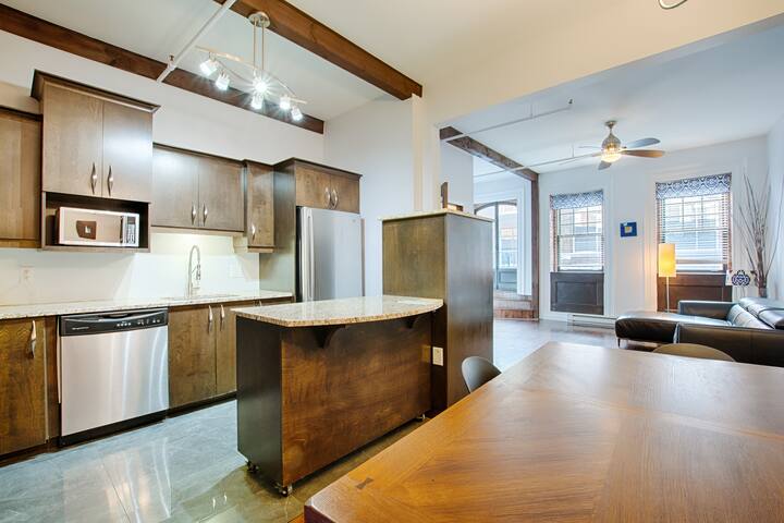SJ101 – Les Lofts St-Jo – Par Les Lofts Vieux-QC gallery image 3