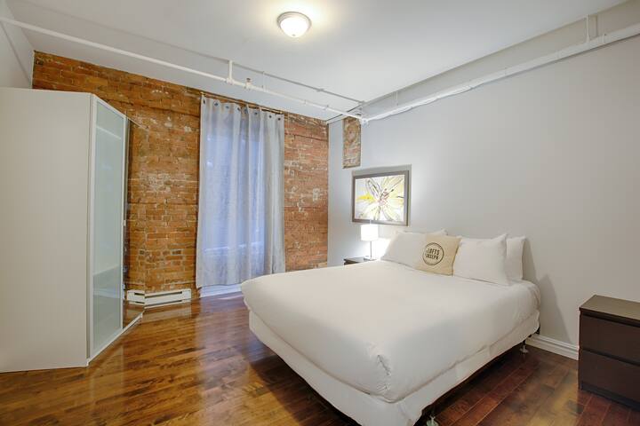 SJ101 – Les Lofts St-Jo – Par Les Lofts Vieux-QC gallery image 5