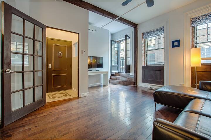 SJ101 – Les Lofts St-Jo – Par Les Lofts Vieux-QC gallery image 2