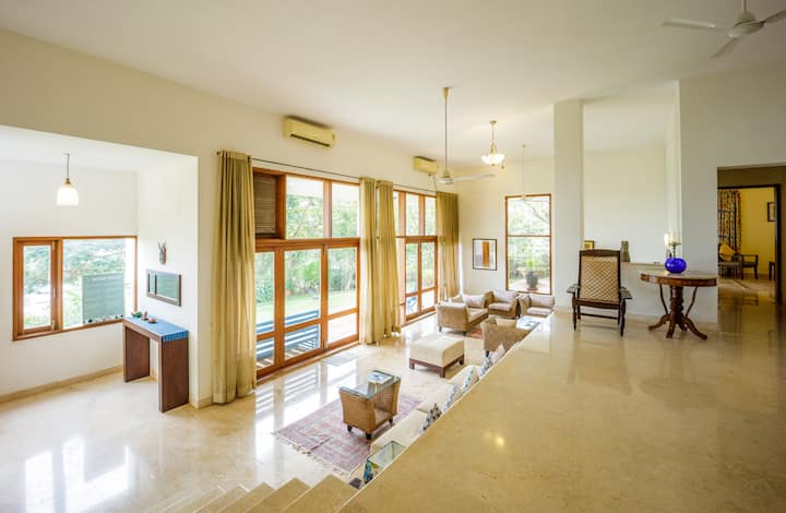Spacious Lounge