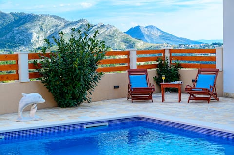 Last minute! Apartment with pool near Split