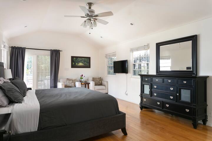 Spacious Group Travel Home gallery image 2