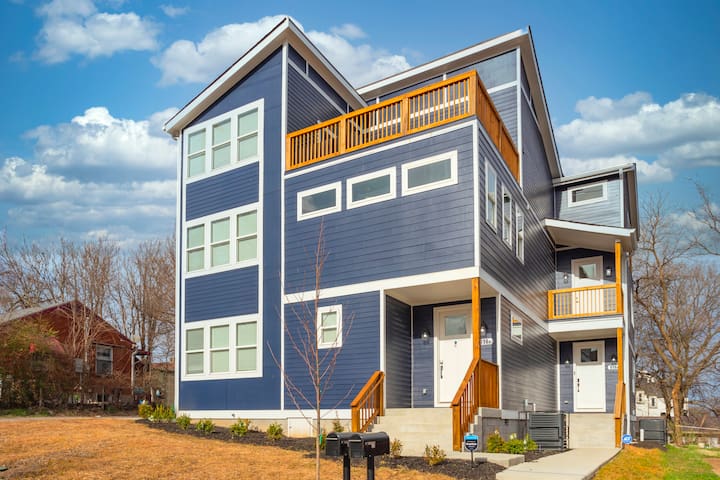 Luxurious Newbuild • 5 min to Broadway • 4 Full BA